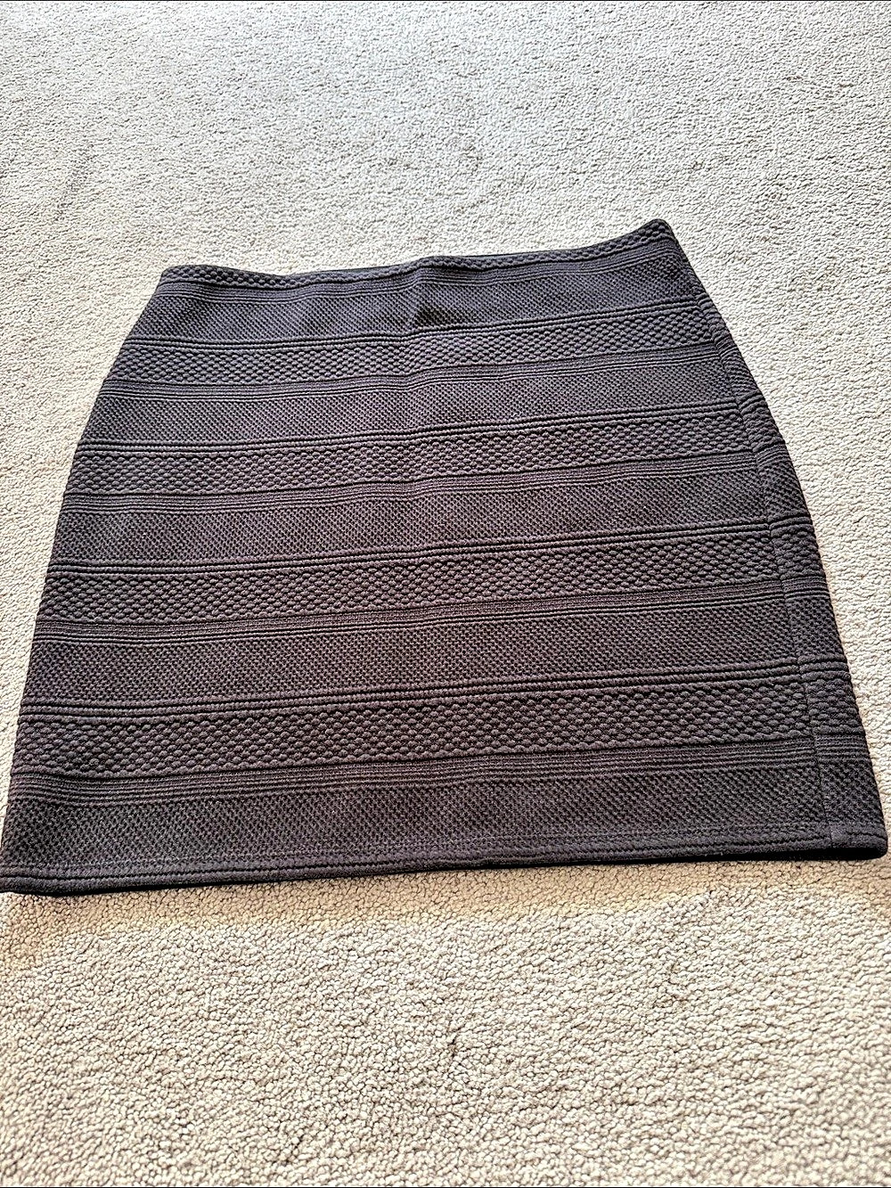 LOFT Textured Mini Skirt in Black Size Medium Like New